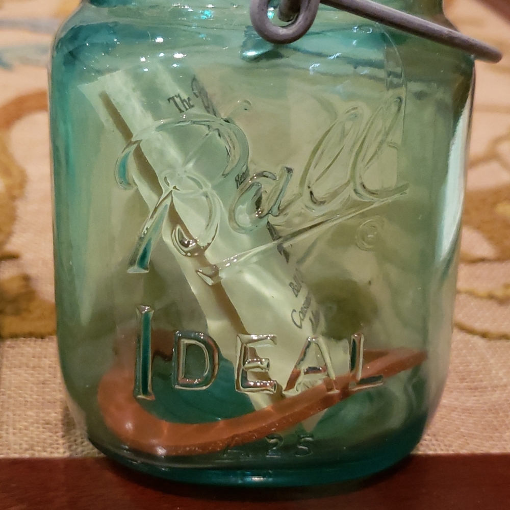 Ball Ideal Mason Jars with Wire Closure - Picture 2 of 7